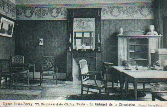 PaquetLycéeFerryBureauDirectrice